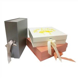 Porta-joias com dobradiças